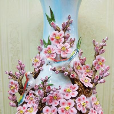 Bình hoa đào đắp nổi